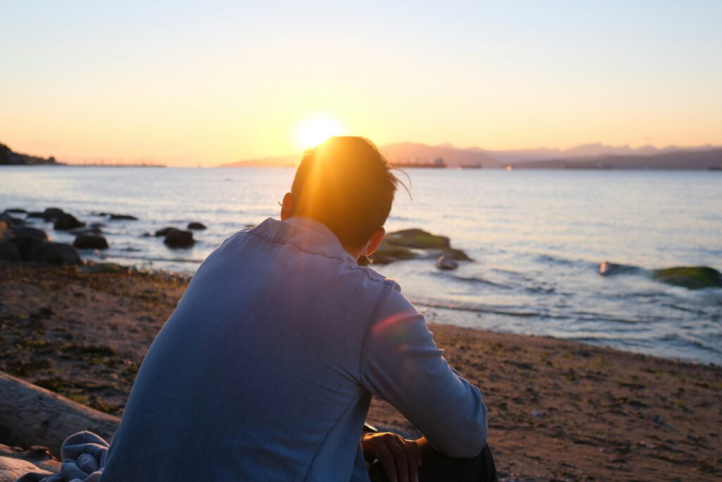 服を脱がせる時 セール 目を瞑る男性